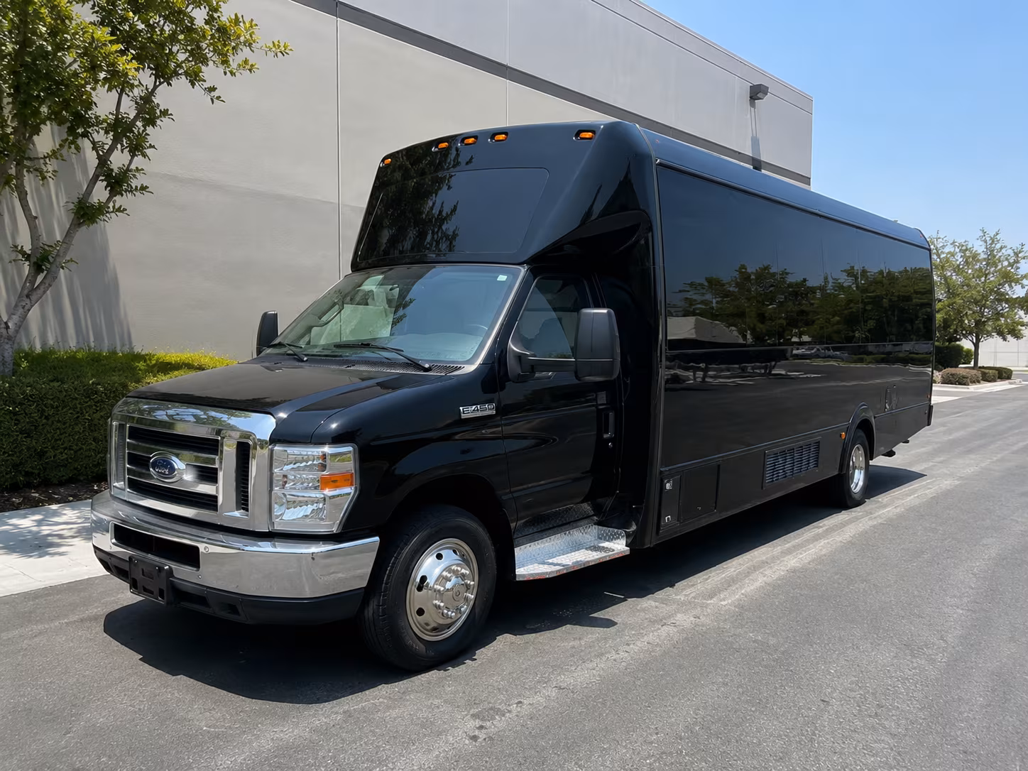 25 Passenger Party Bus